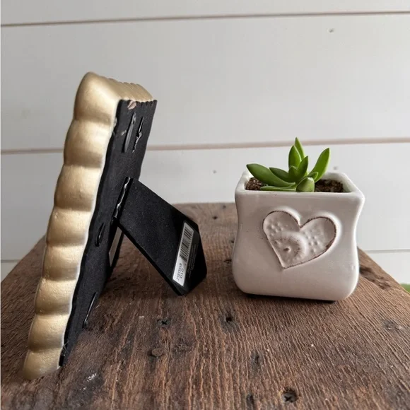 Watercolor original in 4x4 Scalloped Frame - Picture 4 of 5